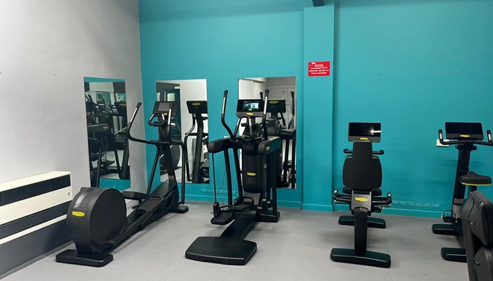 Cross trainers and rowing machines