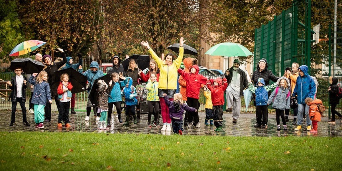 HUNDREDS OF GLASGOW SCHOOLCHILDREN DANCE THEIR WAY INTO ART HISTORY ...