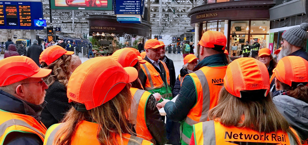 Val Bissend: A Glasgow Central Station Tour