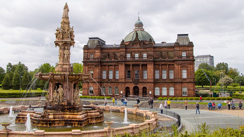 Photograph showing the People's Palace, with the Doulton Fountain in the foreground.