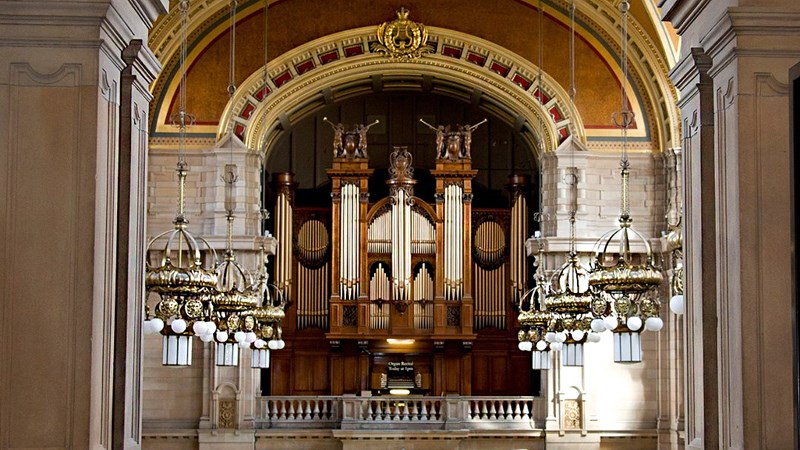 Photograph showing the organ - Glasgow Exhibition Organ. Opus No. 620 - which is located on the first floor of Kelvingrove Art Gallery and Museum.