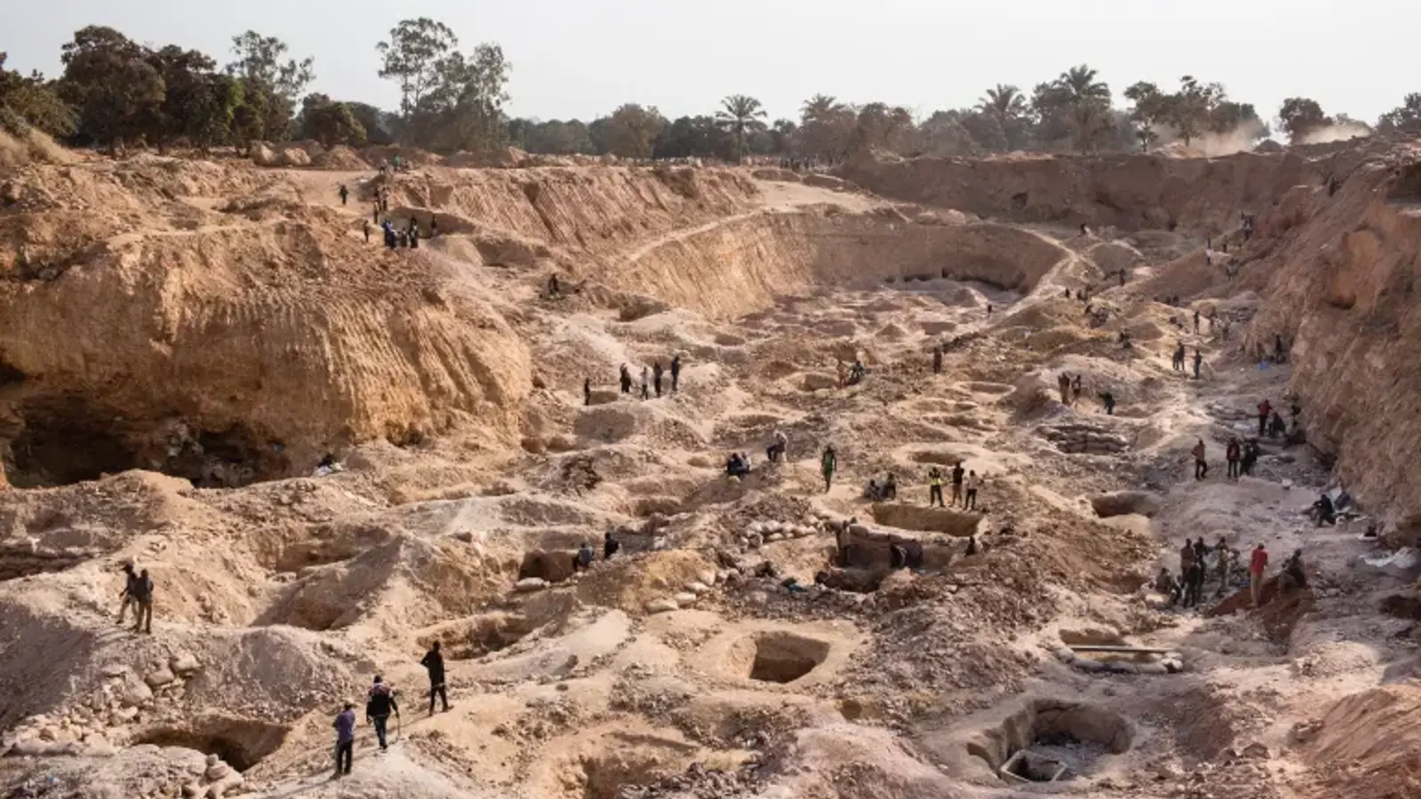 photo showing a large open pit mine in the Congo.