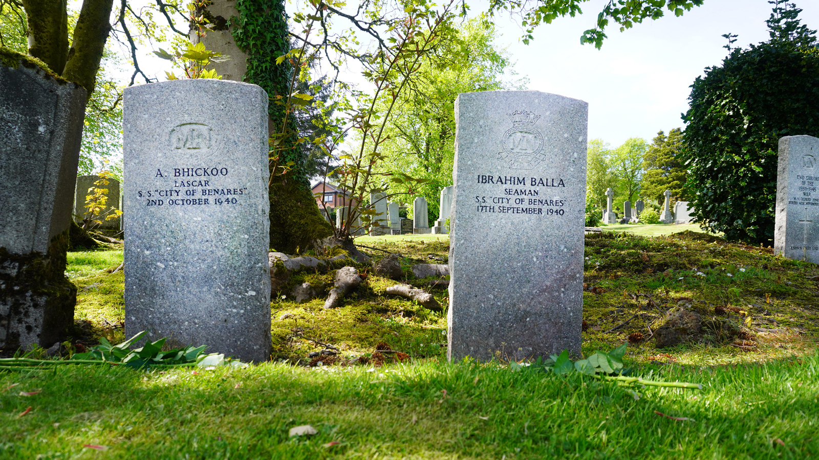 Photograph showing graves in Greenock © CSG CIC Glasgow Museums Collection.