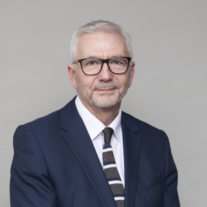 A headshot of Billy Garrett
