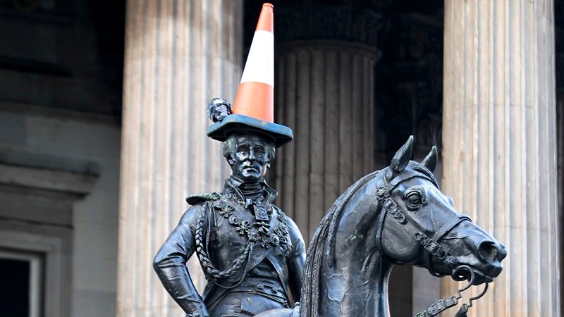 Photograph showing the Duke of Wellington statue outside the Gallery of Modern Art wearing a traffic cone